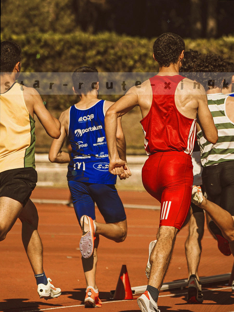 从小版本到大版本逐级放大的螺旋轨道图，节点用等宽字体编号